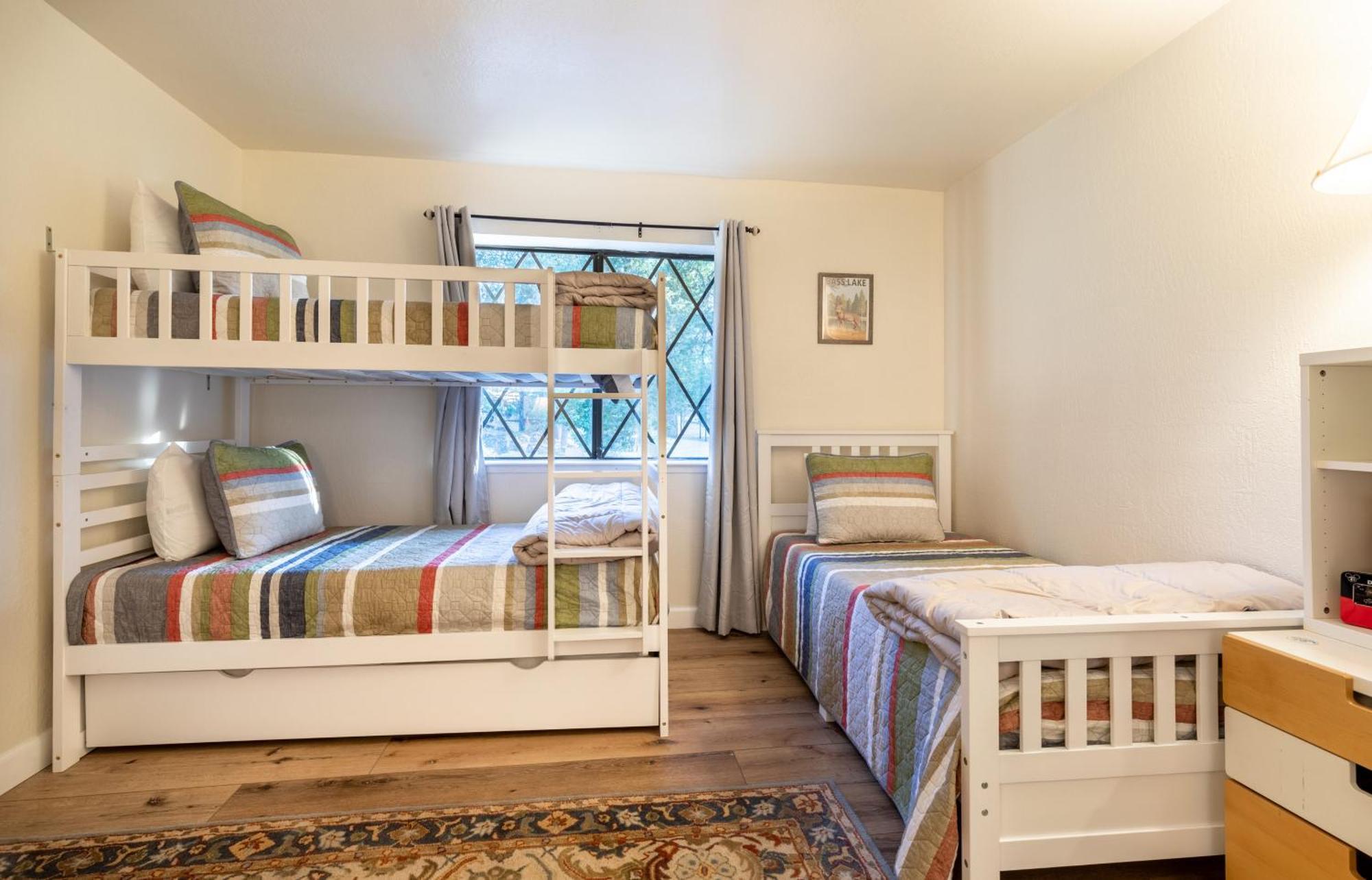 River View Retreat Sleeps 16/ Hot Tub/basketball Court Ferienhaus *