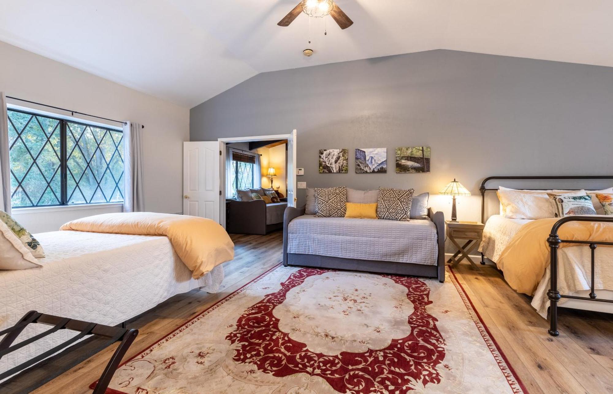 Ferienhaus River View Retreat Sleeps 16/ Hot Tub/basketball Court Oakhurst