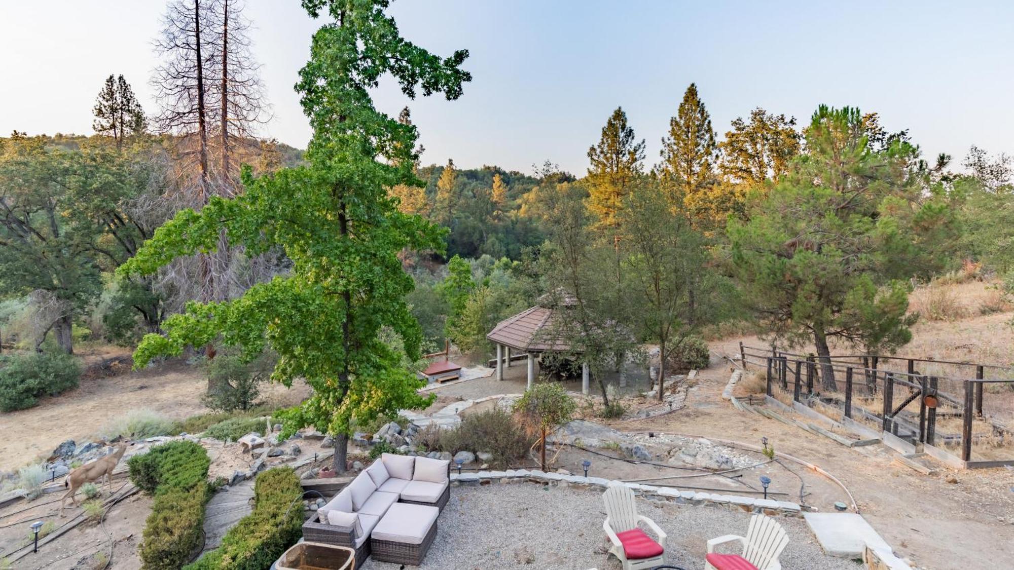 River View Retreat Sleeps 16/ Hot Tub/basketball Court * Oakhurst