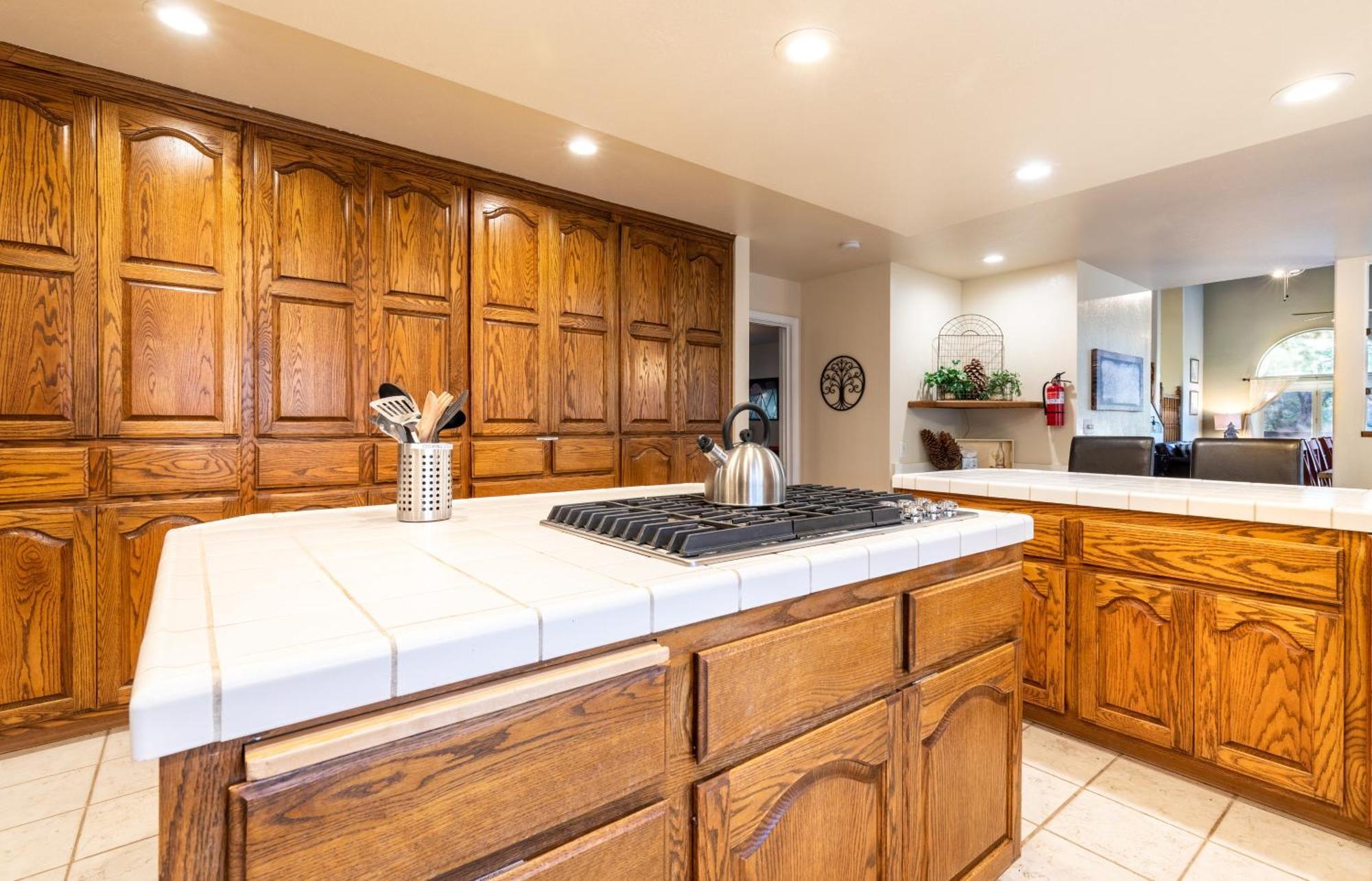 River View Retreat Sleeps 16/ Hot Tub/basketball Court Ferienhaus