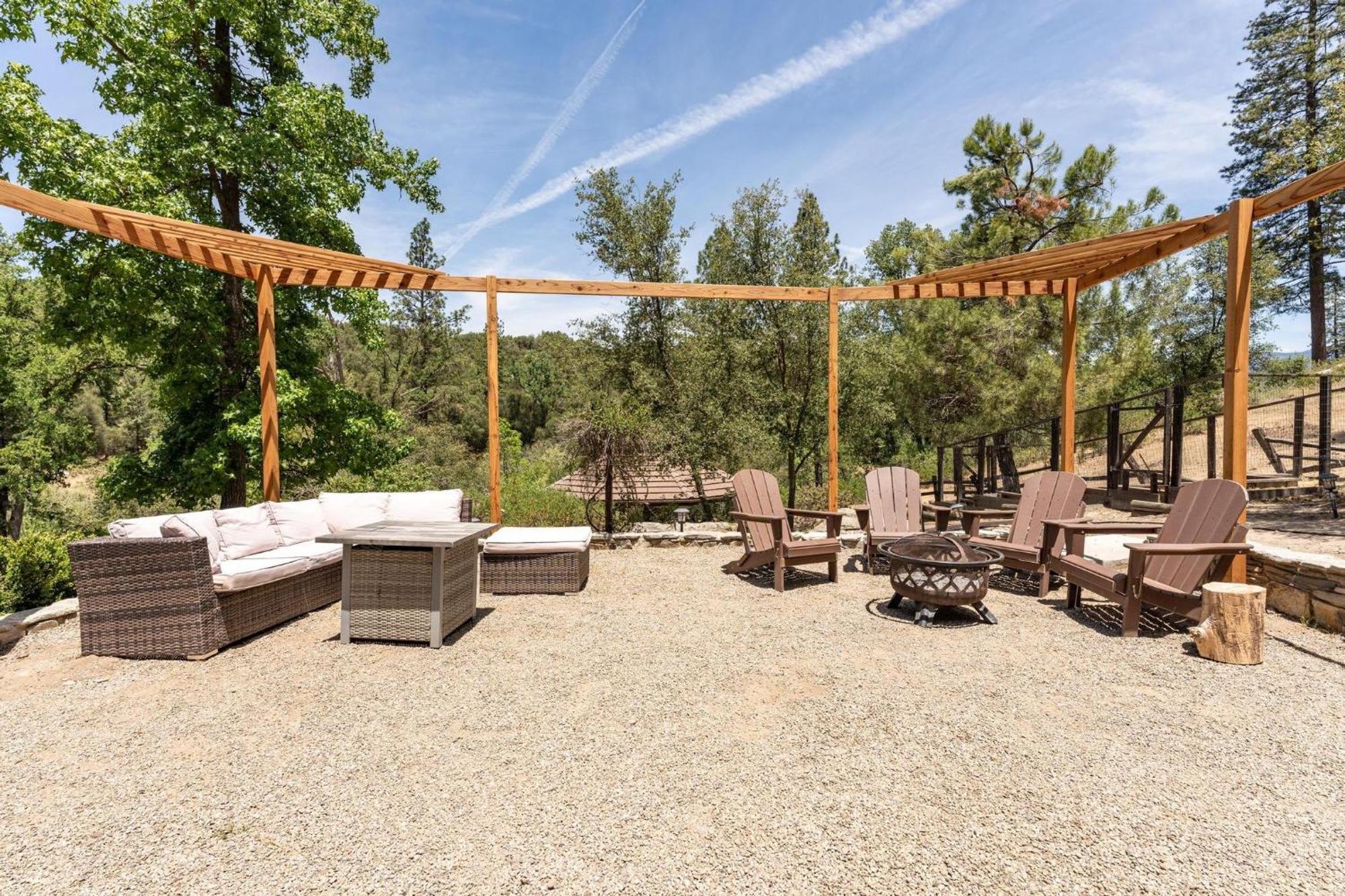 River View Retreat Sleeps 16/ Hot Tub/basketball Court Ferienhaus *