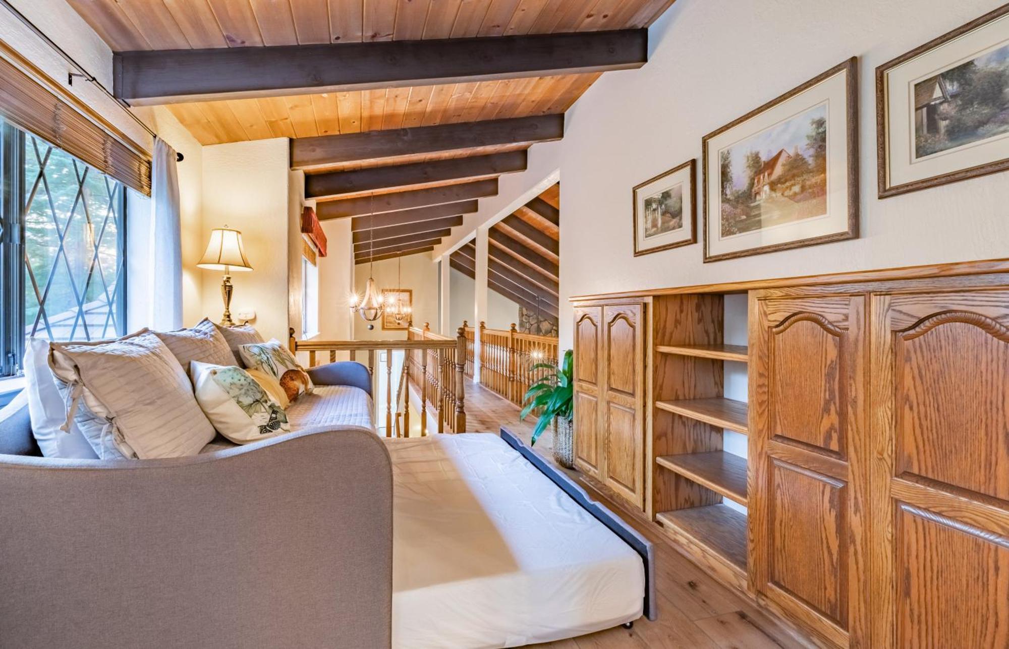 River View Retreat Sleeps 16/ Hot Tub/basketball Court Oakhurst